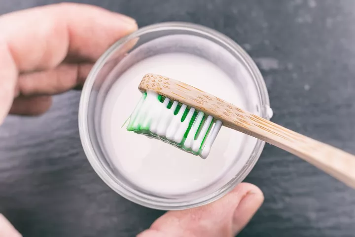 Baking Soda Paste to remove oil stains from clothes