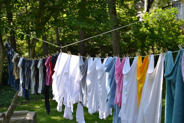 number of clothes in the outdoor hung for dring